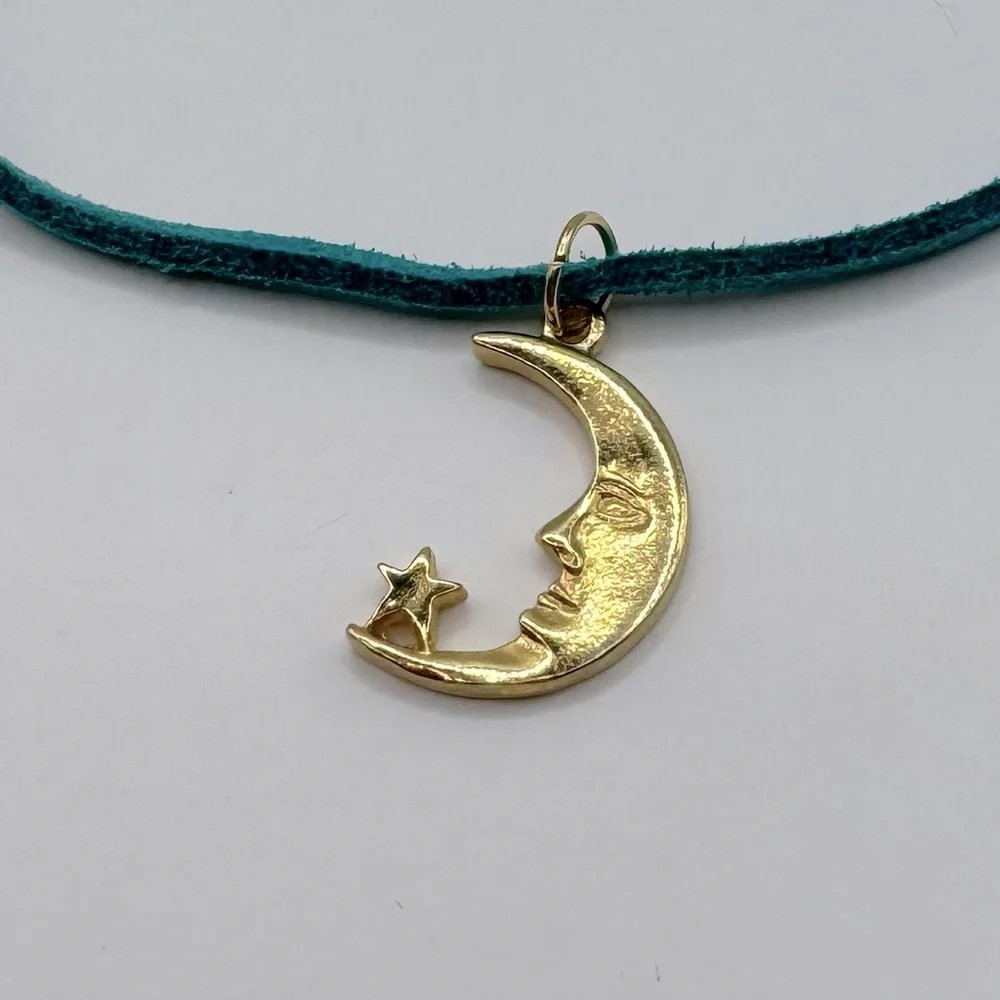 VINTAGE Gold-Tone Crescent Moon & Star Charm Choker Necklace
